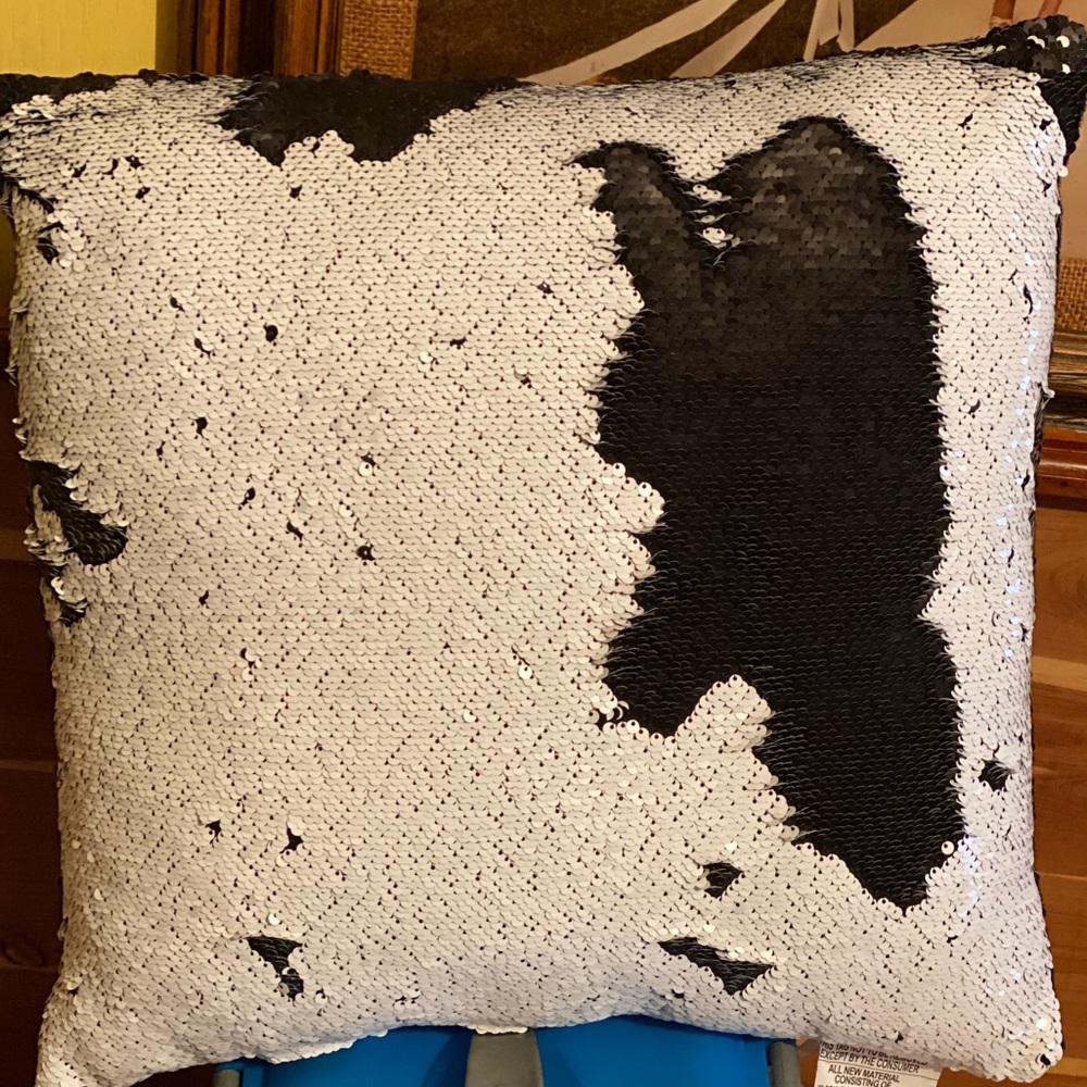 Two tone pillow